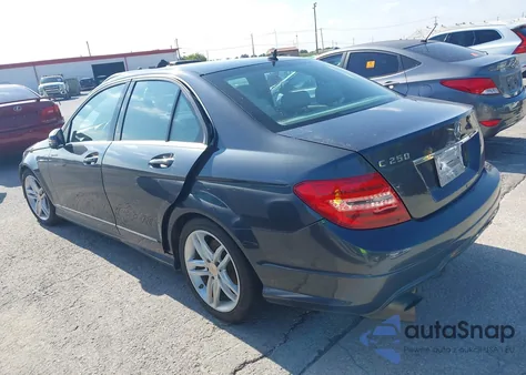 2014 Mercedes-Benz C 250 Luxury/Sport z USA, uszkodzony, nr VIN WDDGF4HB0ER314377